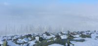 75 surreale landschaft am lusengipfel - sonne durchdringt langsam den nebel